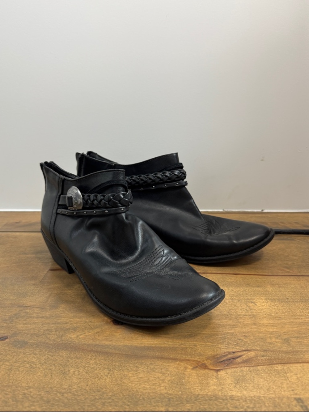 Women’s  Black Faux Leather Ankle Boots with Braided Strap size 9 1/2